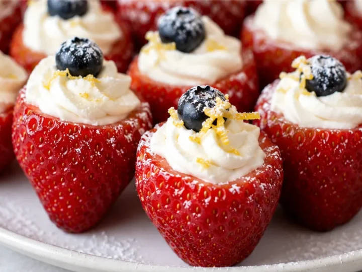 Cheesecake Stuffed Strawberries: Easy & Delicious!