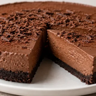 No-Bake Chocolate Cheesecake: Dreamy! Chocolate cheesecake: craft this rich, creamy, and easy no-bake dessert. Perfect for any occasion, enjoy a truly decadent