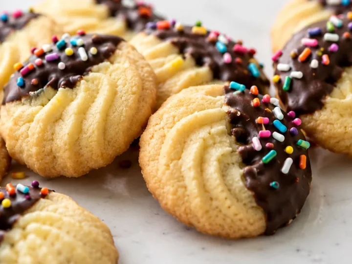 Keto Butter Cookies: Melt-in-Your-Mouth!