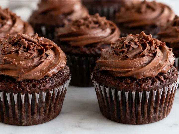 Keto Chocolate Cupcakes: Low-Carb Dream!