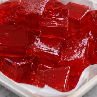 Jiggly Keto Jello: Sugar-Free Strawberry Obsession! Keto jello: whip up this refreshing and delicious sugar-free strawberry dessert. Perfect for satisfying swee