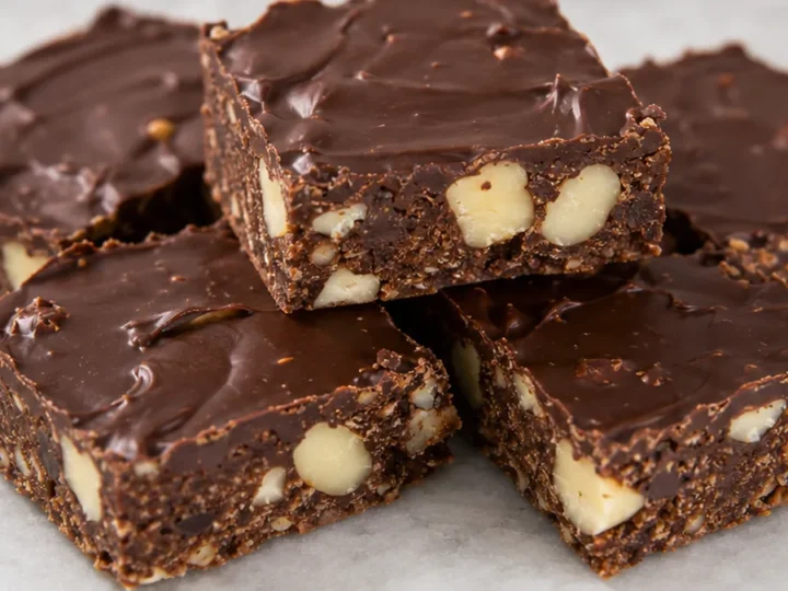Keto Chocolate Macadamia Bars!