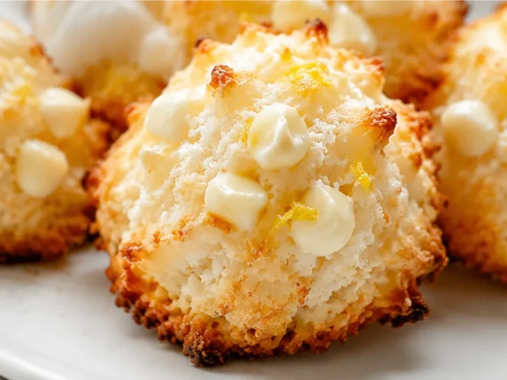 Lemon Coconut Macaroons: A Zesty Dream!