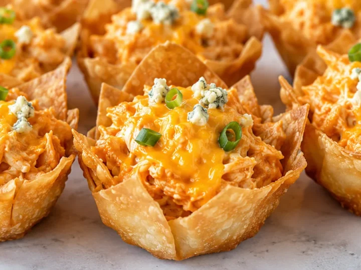 ️ Buffalo Chicken Wonton Cupcakes