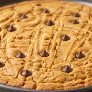 "Keto Peanut Butter Cookie Cake" - keto cookie cake - Keto cookie cake: bake this delicious peanut butter and chocolate treat. Master a guilt-free dessert that'