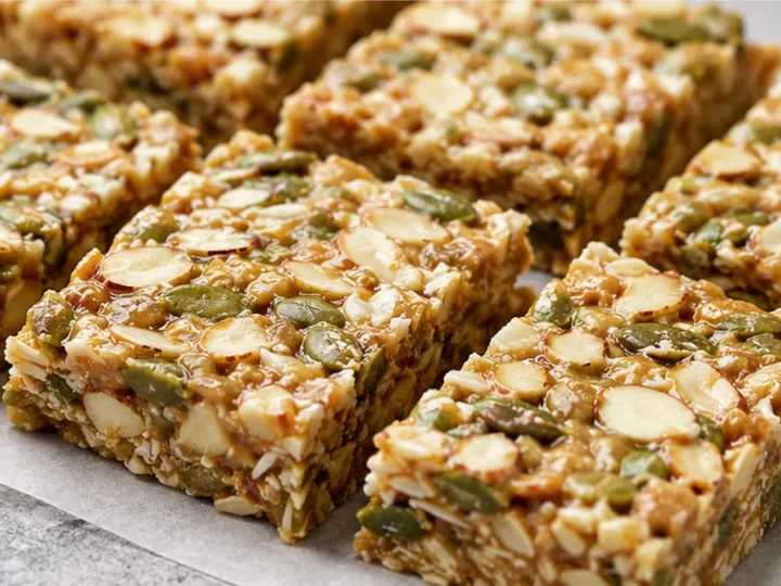 No-Bake Keto Granola Bars! So Easy & Crunchy!