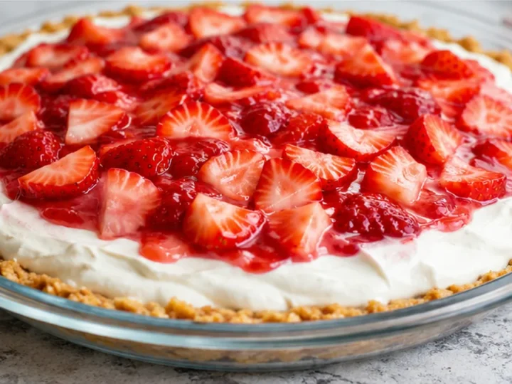 Keto Strawberry Cream Pie: No-Bake Bliss!