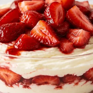 Dreamy Mascarpone Mousse with Roasted Strawberries - Mascarpone mousse: craft this elegant, creamy dessert with sweet roasted strawberries. An easy recipe perfe