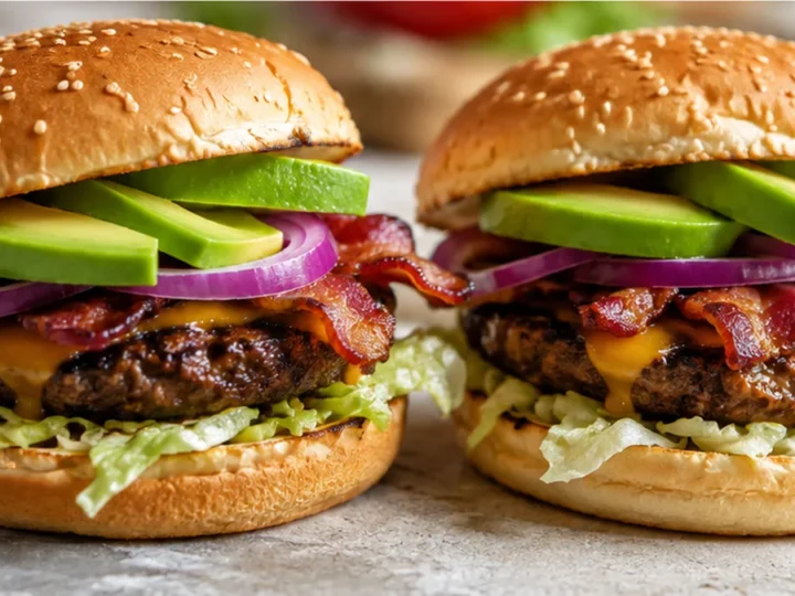 Avocado Bacon Burgers: Juicy & Smoky
