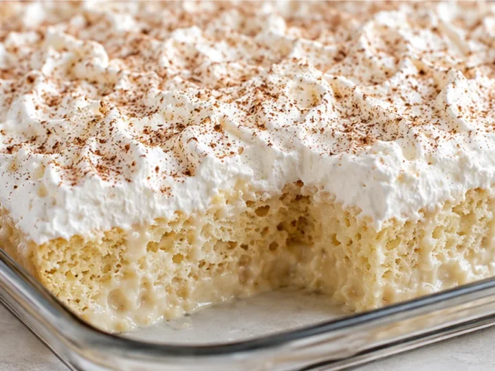 Easy Eggnog Poke Cake: Your Holiday Dessert Dream!